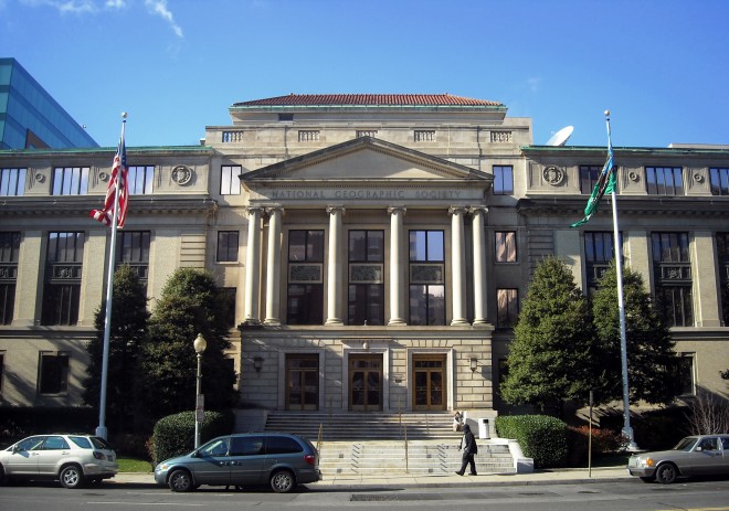 Prédio antigo do National Geographic Society em Washington DC, com arquitetura aos prédios os U.S.A.