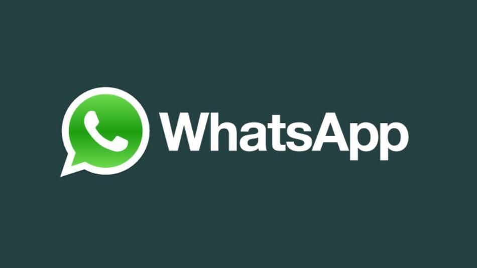 fundo verde com o simbolo e escrito em letras grandes whatsapp