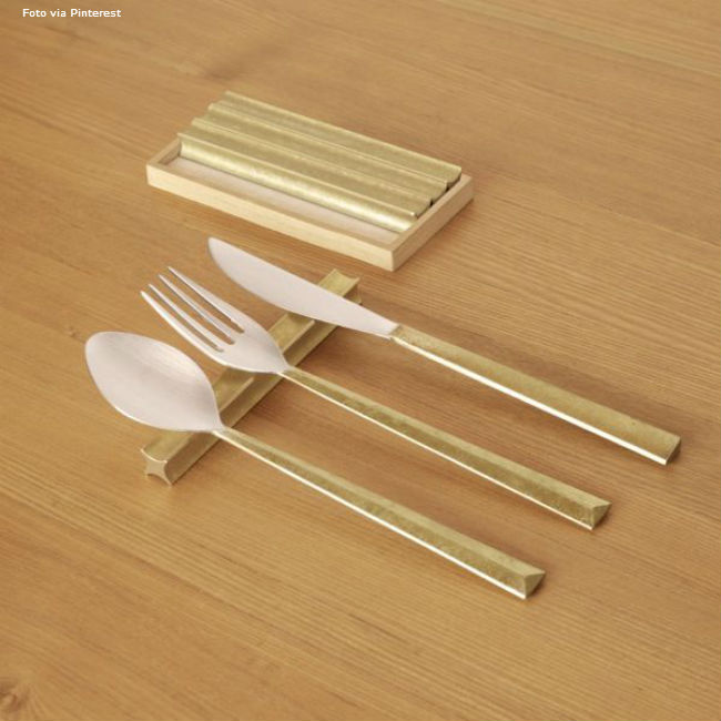 Descanso de talher para mesa, em madeira, tipo retangular quadrado, com lados abaulados