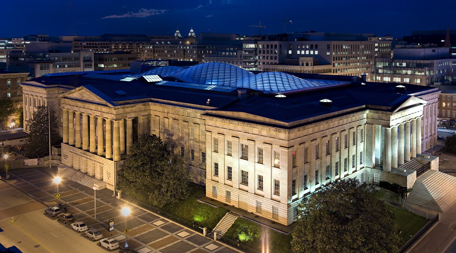 Prédio do Smithsonian Institute com sua edificação clássica, retilinea, comum nos prédio de Washington DC