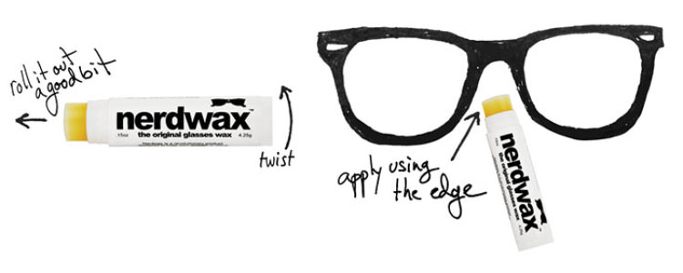 Um óculos desenhado sobre um fundo branco tem ao seu lado um bastão de cola também branco escrito em preto "nerdwax"com uma seta mostrando a área entre os olhos onde é para se passar a cola.